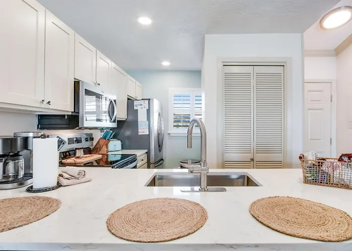 Romar 302 Direct Gulf Front 2 Bedroom Apartment
